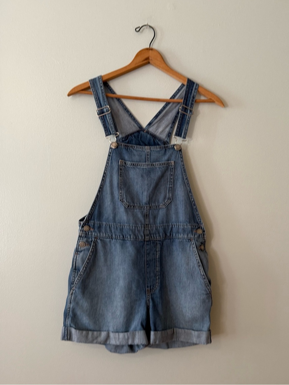Hollister Women’s Medium Denim Cuffed Short Overalls